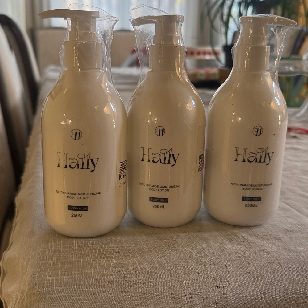 Hally Moisturizing Body Lotion Set